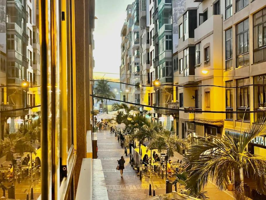Affordable Holiday Accommodation For Large Families And Groups At Las Canteras Beach With 3 Bedrooms And Free Parking Las Palmas de Gran Canaria Kültér fotó