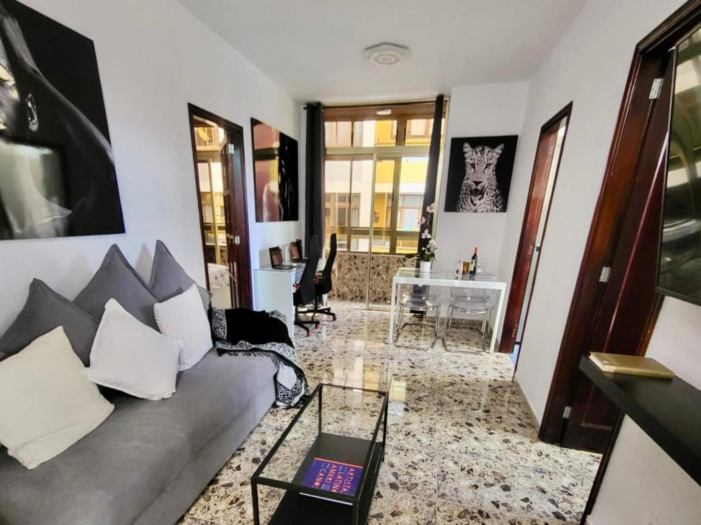 Affordable Holiday Accommodation For Large Families And Groups At Las Canteras Beach With 3 Bedrooms And Free Parking Las Palmas de Gran Canaria Kültér fotó