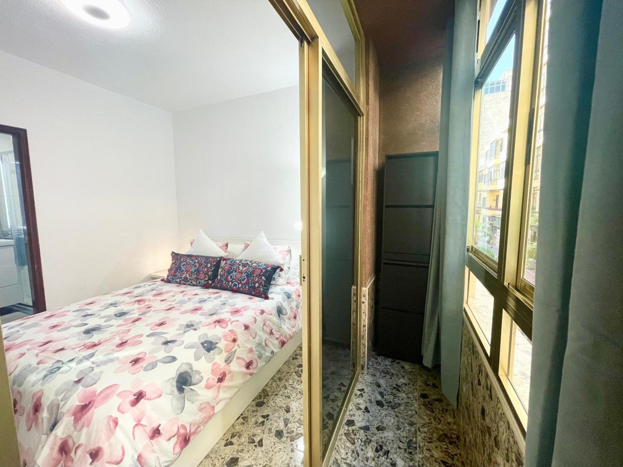 Affordable Holiday Accommodation For Large Families And Groups At Las Canteras Beach With 3 Bedrooms And Free Parking Las Palmas de Gran Canaria Kültér fotó