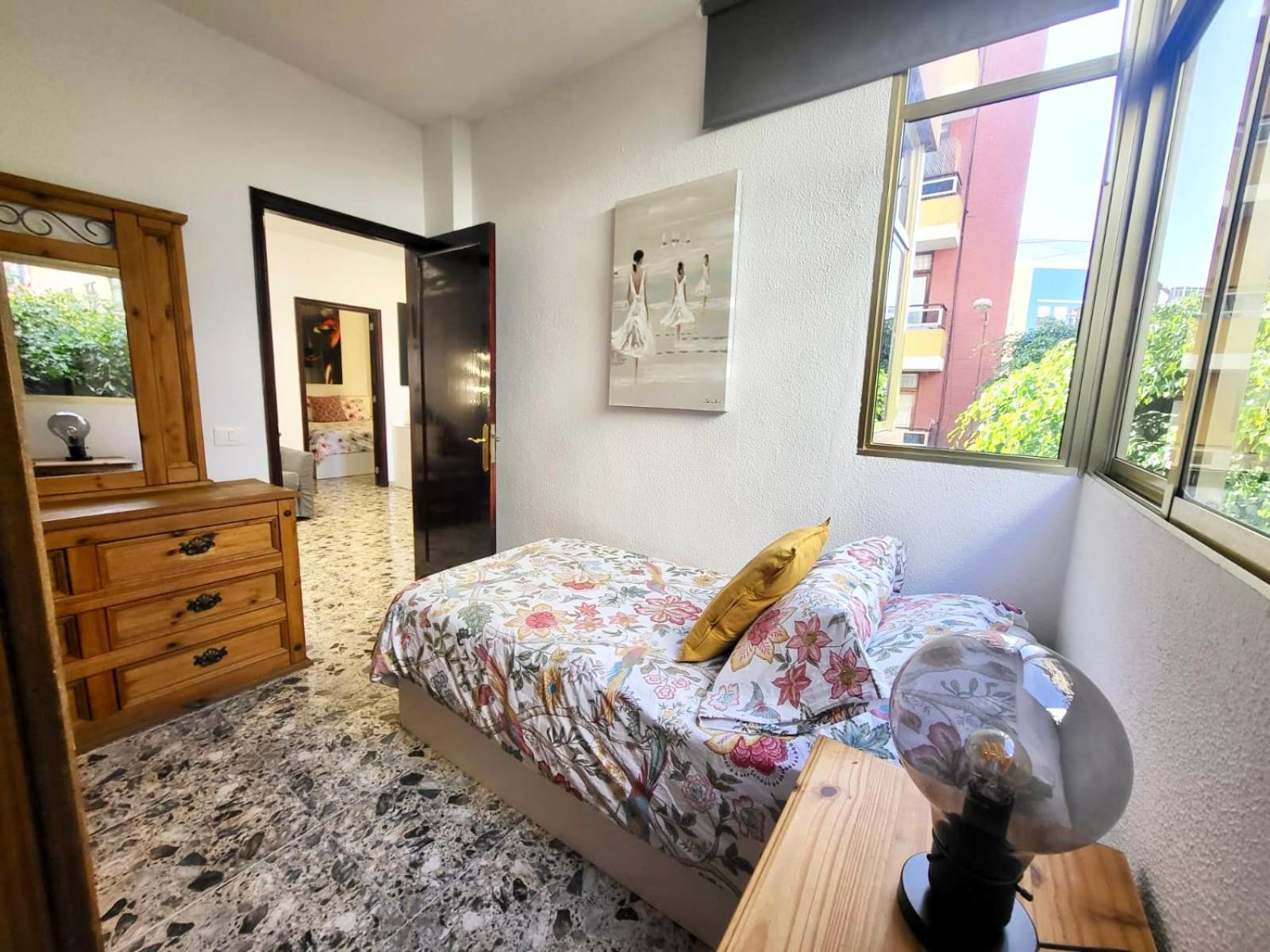 Affordable Holiday Accommodation For Large Families And Groups At Las Canteras Beach With 3 Bedrooms And Free Parking Las Palmas de Gran Canaria Kültér fotó