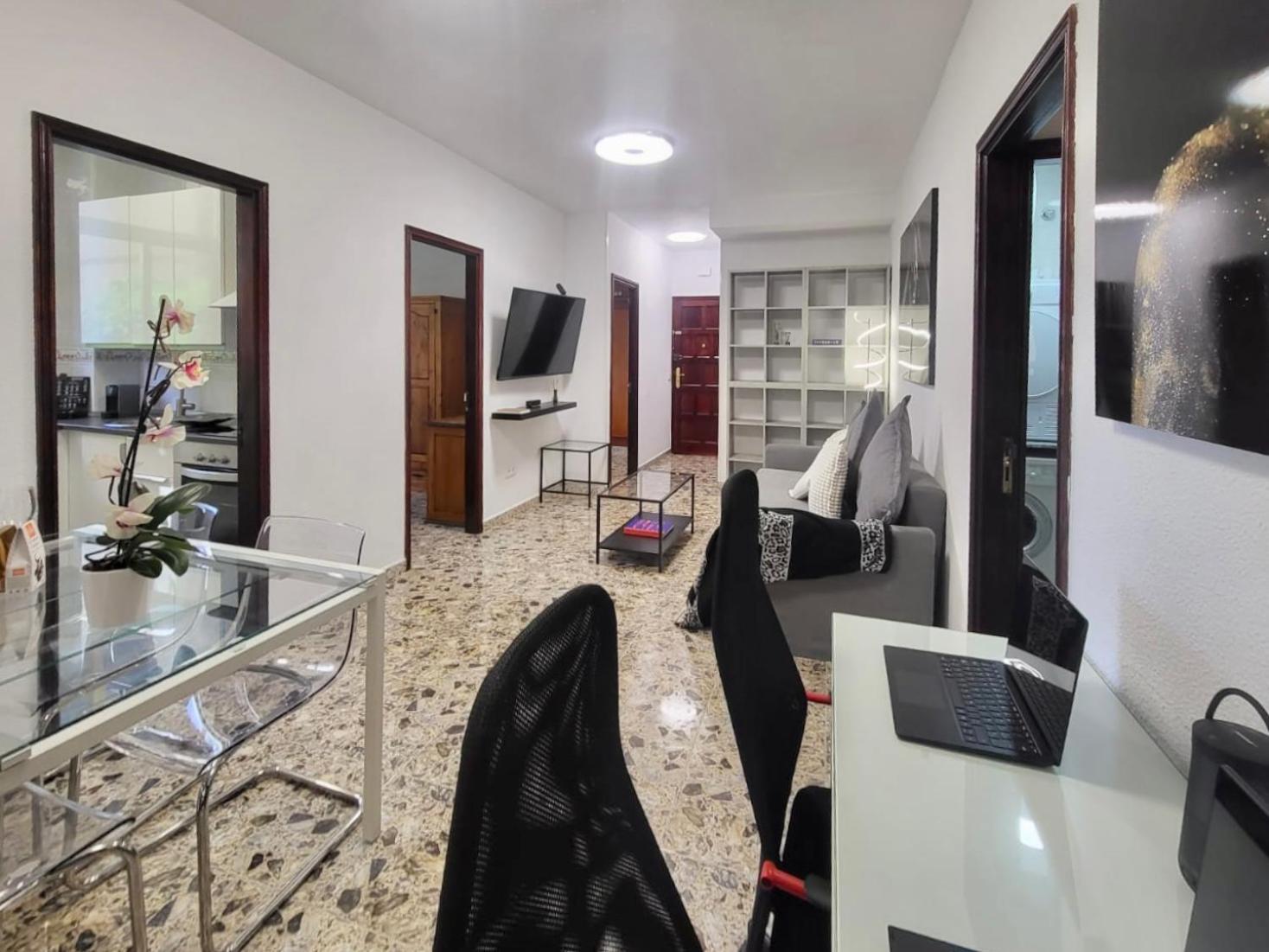 Affordable Holiday Accommodation For Large Families And Groups At Las Canteras Beach With 3 Bedrooms And Free Parking Las Palmas de Gran Canaria Kültér fotó
