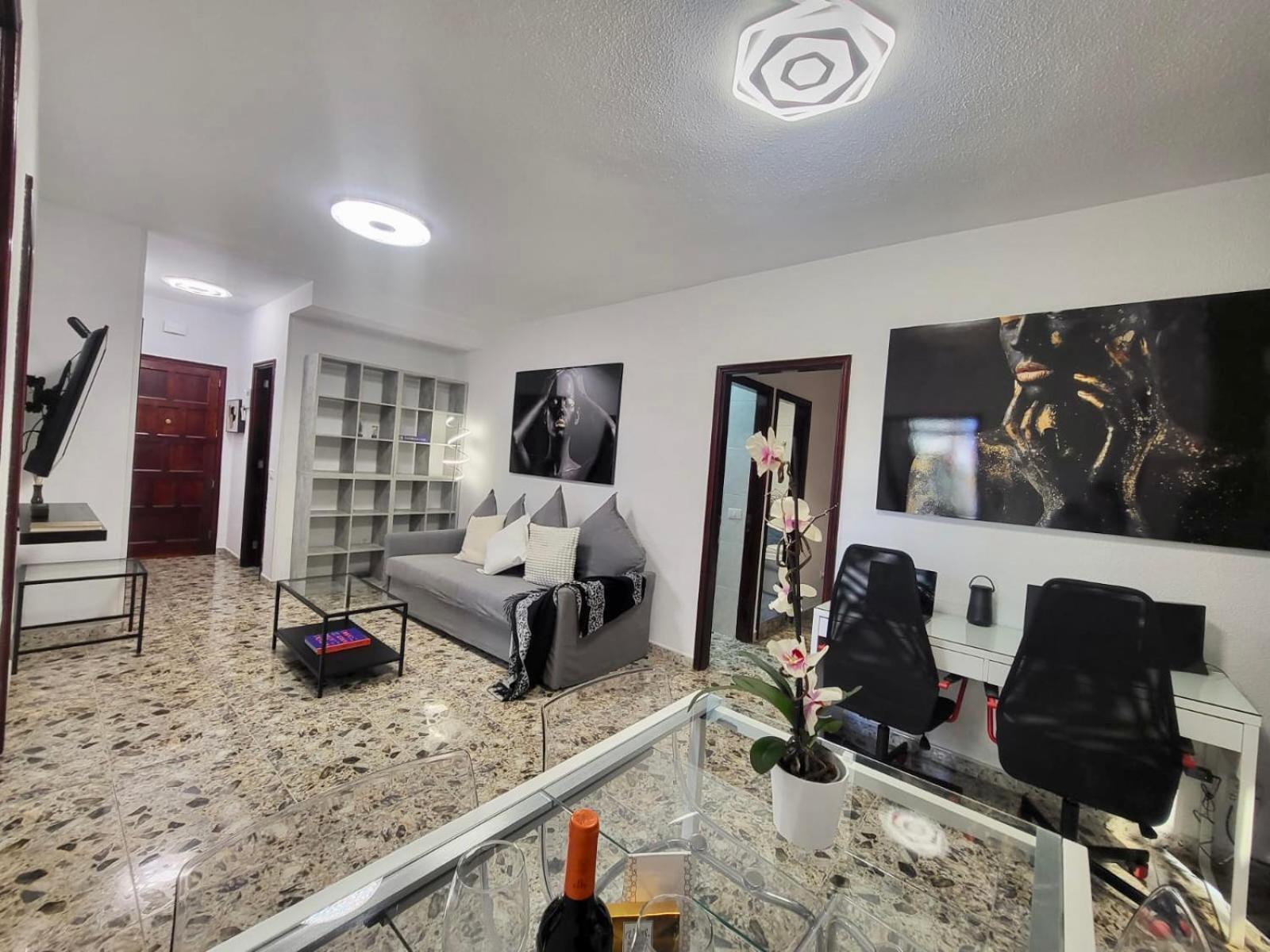 Affordable Holiday Accommodation For Large Families And Groups At Las Canteras Beach With 3 Bedrooms And Free Parking Las Palmas de Gran Canaria Kültér fotó